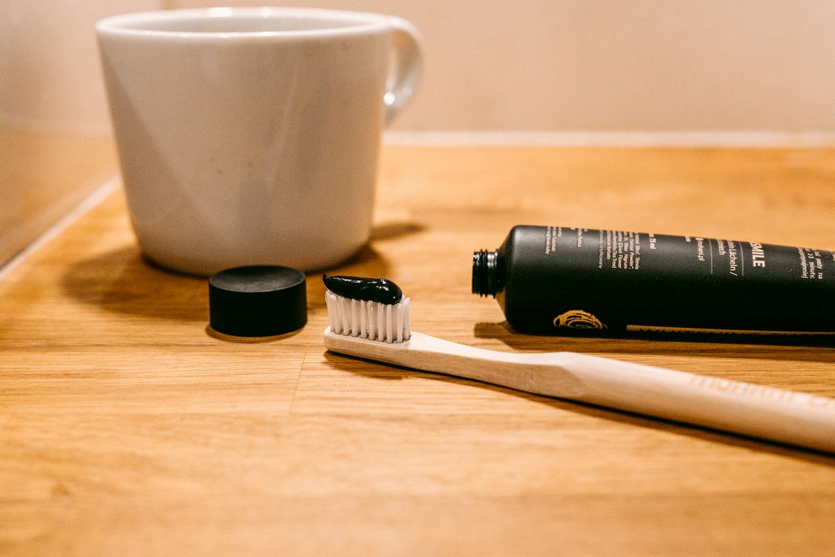 Skład pasty do zębów – jakich składników unikać Pasty do zębów z dobrym składem