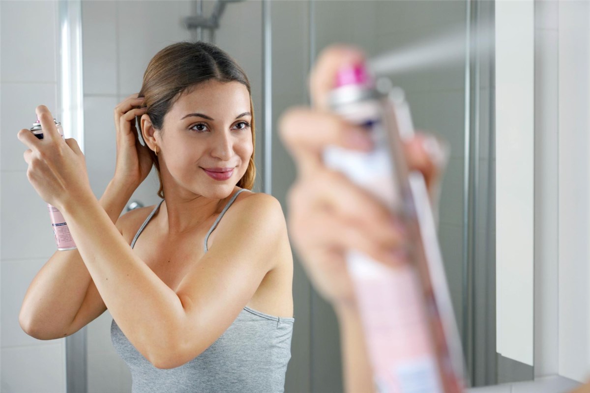 Domowy suchy szampon do włosów - jak zrobić suchy szampon