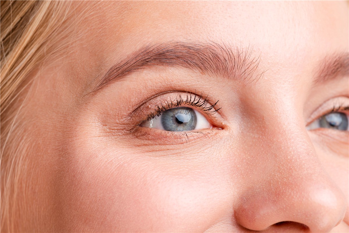 Cienka skóra pod oczami